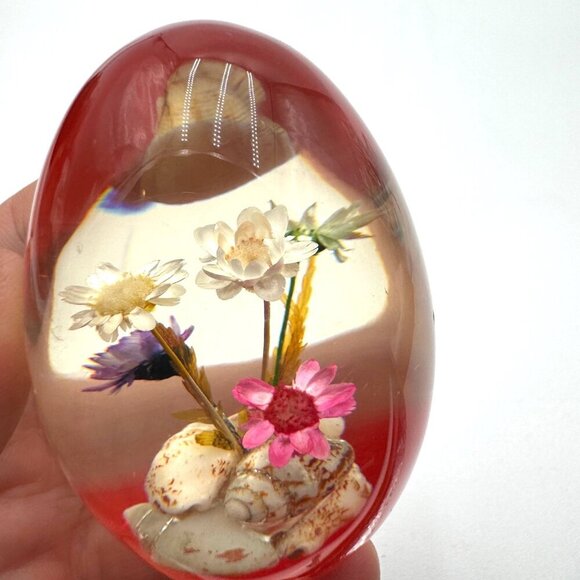Vintage Lucite Egg Paperweight Embedded Dried Flower Seashells With stand - Picture 4 of 12
